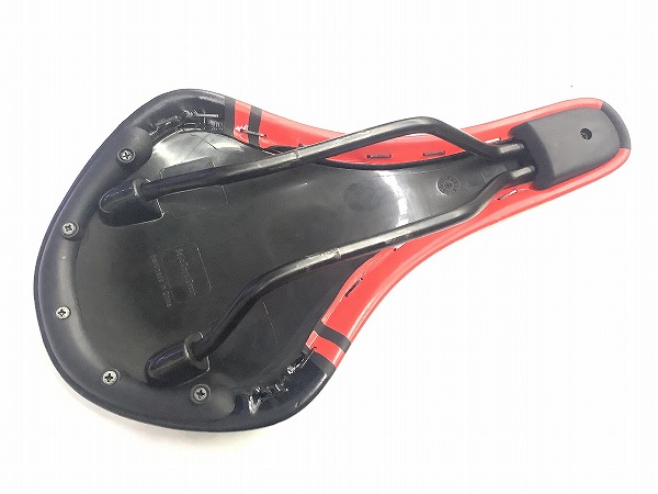 サドル スチールレール ブラック/レッド