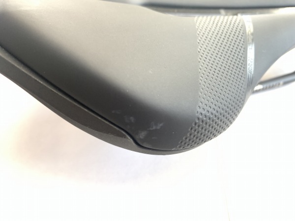 サドル TURNIX PERFORMANCE INOXレール 132mm