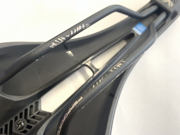 サドル TURNIX PERFORMANCE INOXレール 132mm