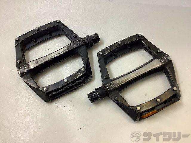 フラットペダル