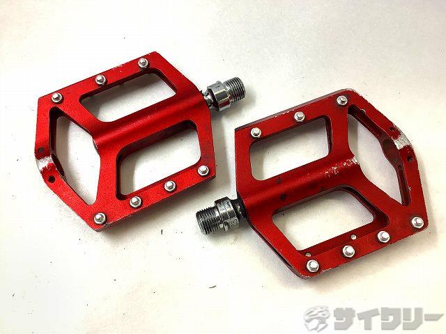 フラットペダル　RED