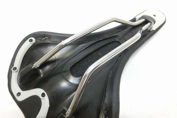 サドル ブラック スチールレール