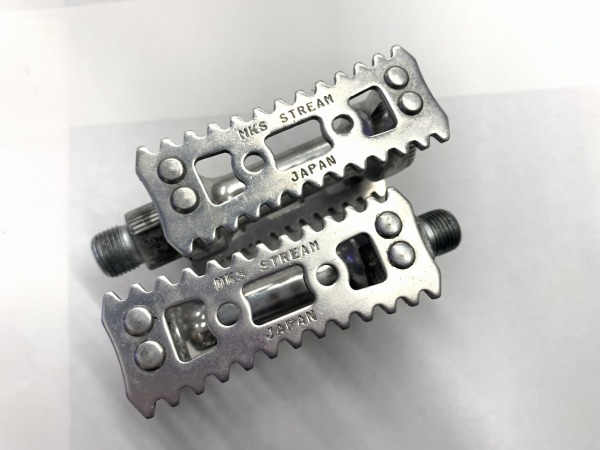 フラットペダル STREAM