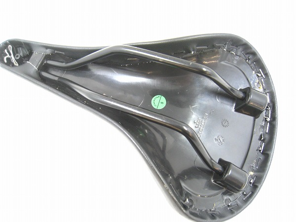 サドル ブラック スチールレール