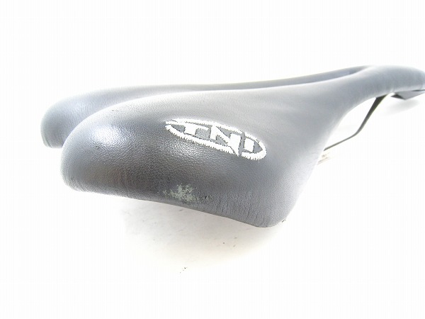 サドル ブラック チタンレール