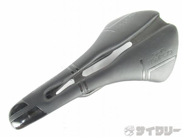 サドル　MANTRA CARBON FX　ブラック　カーボンレール