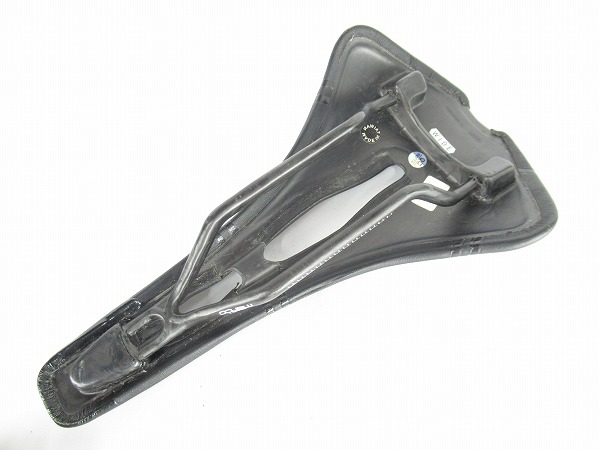 サドル　MANTRA CARBON FX　ブラック　カーボンレール