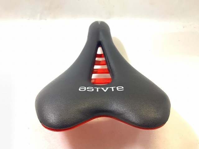 サドル SKYLINE VT TITAN 