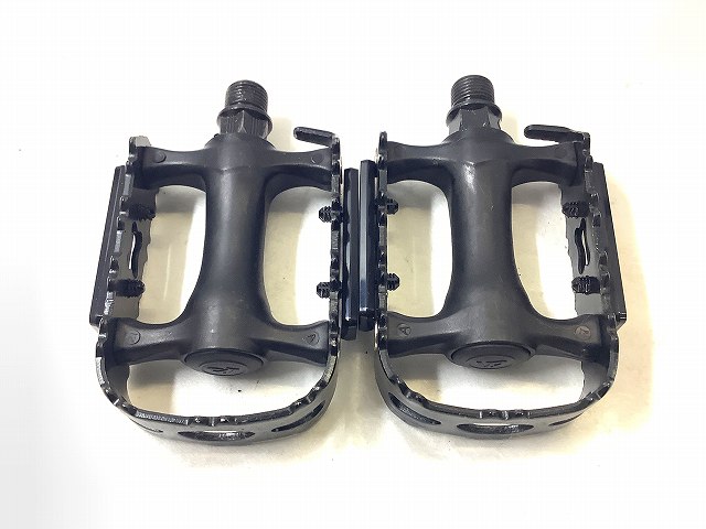 フラットペダル 