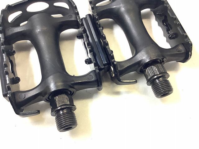 フラットペダル 
