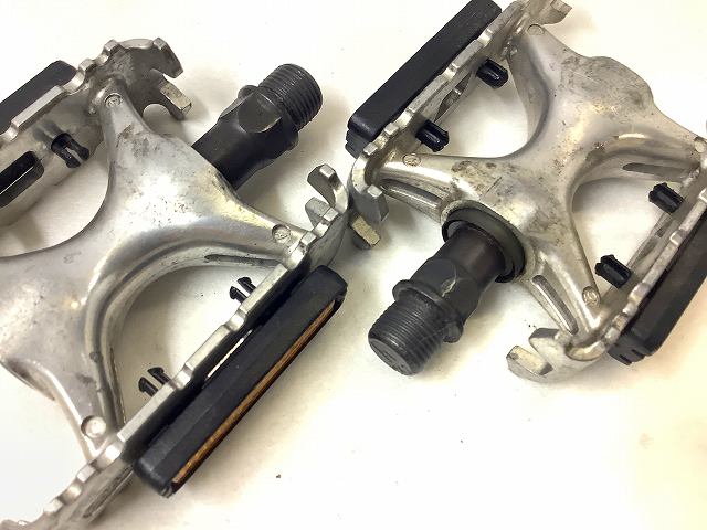 フラットペダル