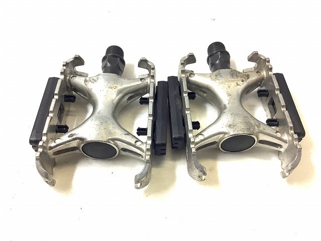 フラットペダル