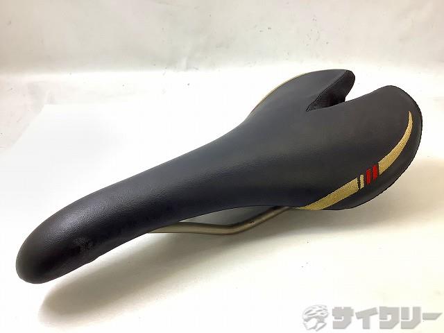 サドル　RACE CR-MOレール