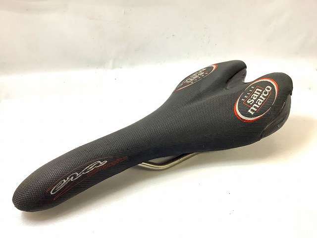 サドル　ERA CARBON TITANレール