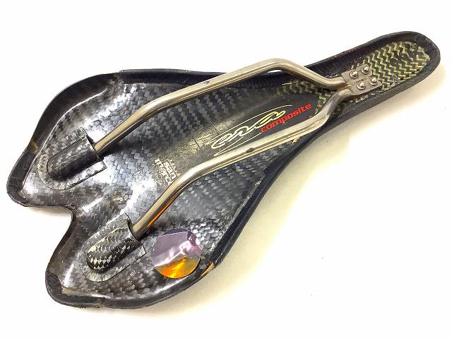 サドル　ERA CARBON TITANレール