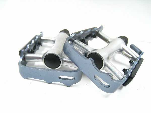 フラットペダル グレー