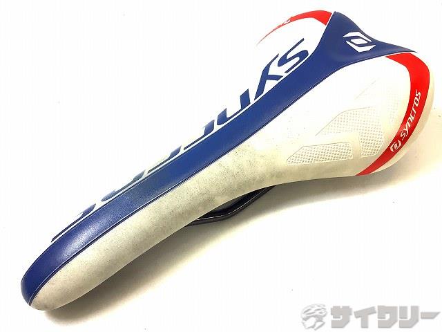 サドル　破れあり