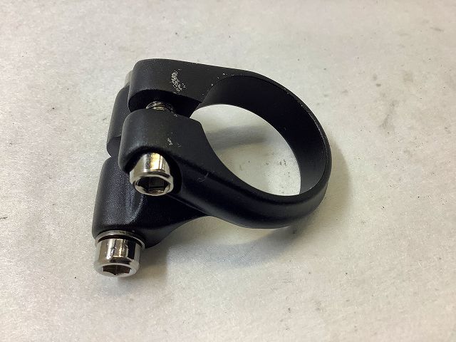 シートクランプ　ダボ付き　31.6mm