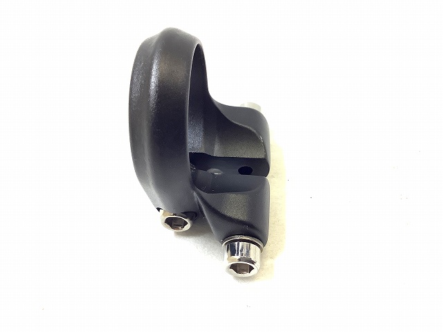 シートクランプ　ダボ付き　31.6mm