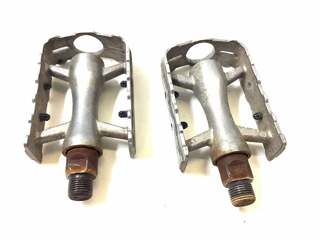 フラットペダル