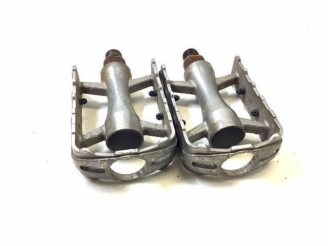 フラットペダル