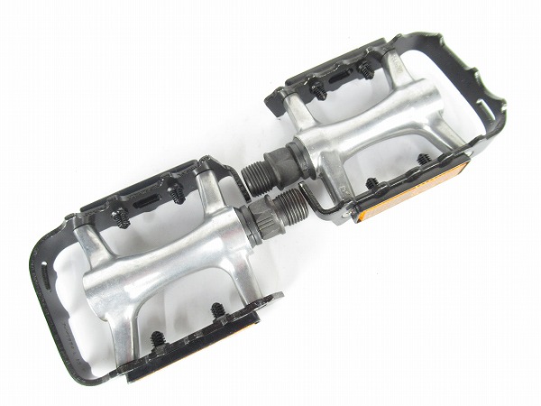 フラットペダル　ブラック/シルバー