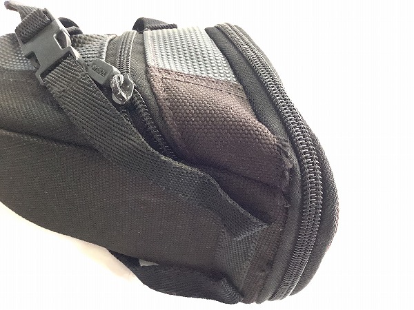 サドルバッグ 破れあり