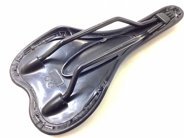 サドル　ブラック スチールレール