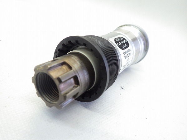 ボトムブラケット BB-ES30 68㎜/JIS/121㎜/オクタリンク ※サビあり