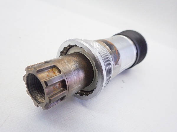 ボトムブラケット BB-ES30 68㎜/JIS/121㎜/オクタリンク ※サビあり