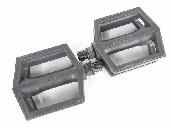 フラットペダル　ブラック　樹脂製