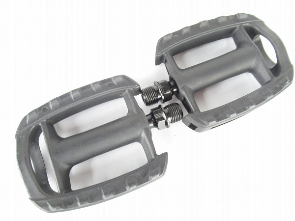 フラットペダル　ブラック　樹脂製