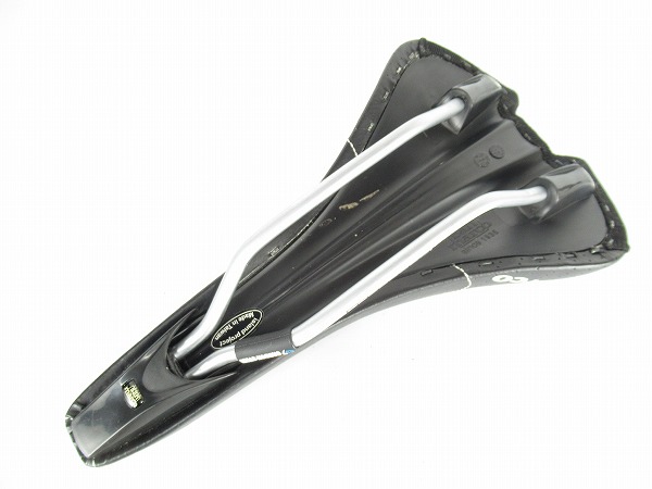 サドル　ischia　ブラック　carbon STEELレール