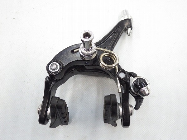 リアブレーキキャリパー