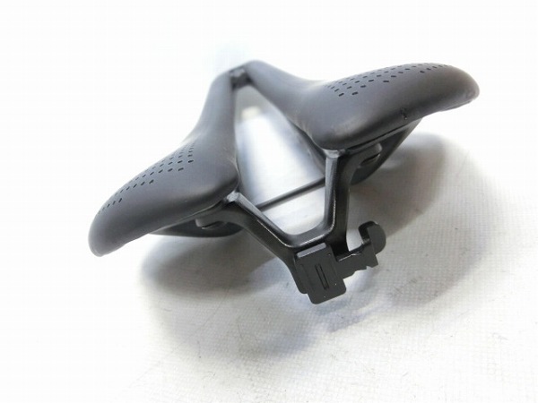 サドル　AEOLUS RSL カーボンレール