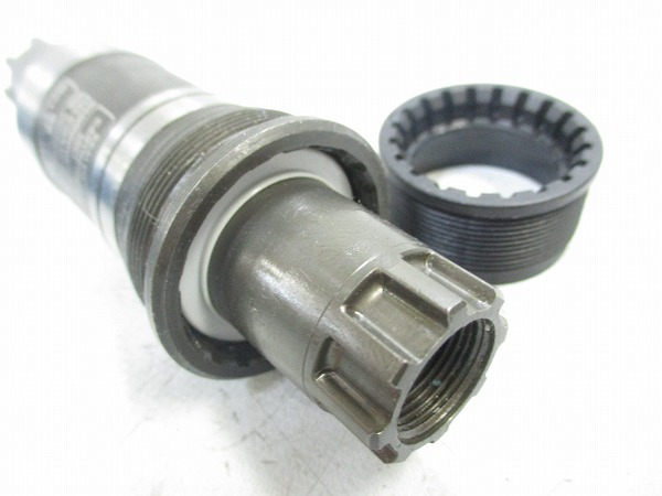 ボトムブラケット BB-ES300 JIS 68/121mm オクタリンク