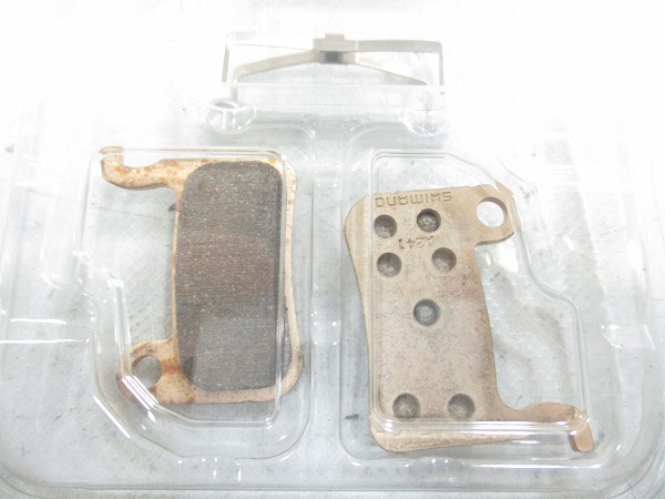 ディスクブレーキパッド M06 Y8CL98010