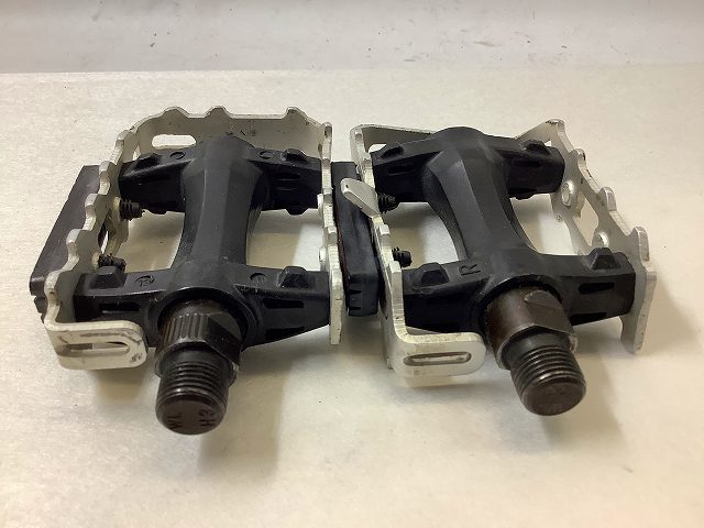 フラットペダル