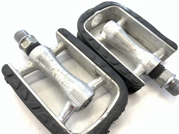 フラットペダル