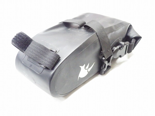 サドルバッグ サイズ：210㎜ ｘ 90㎜ x 80㎜