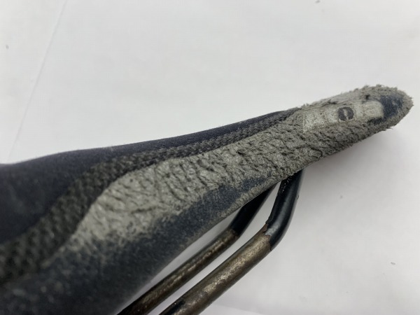 サドル ※強い使用感あり