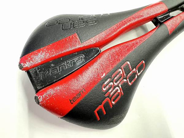 サドル MANTRA TEAM CARBONFX WIDE カーボン