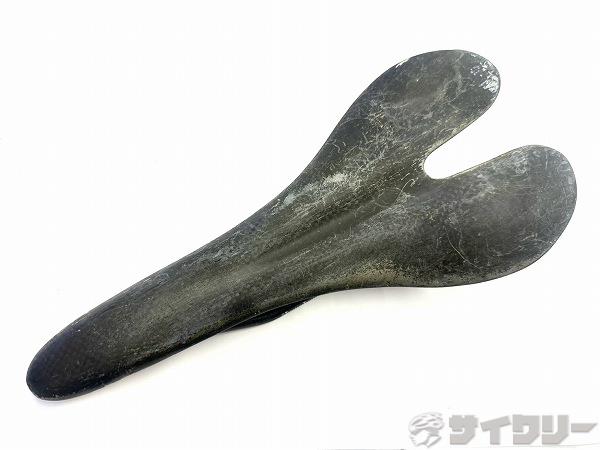 フルカーボンサドル