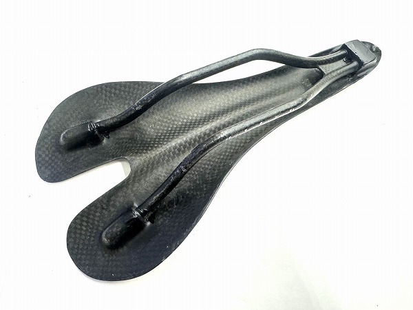 フルカーボンサドル