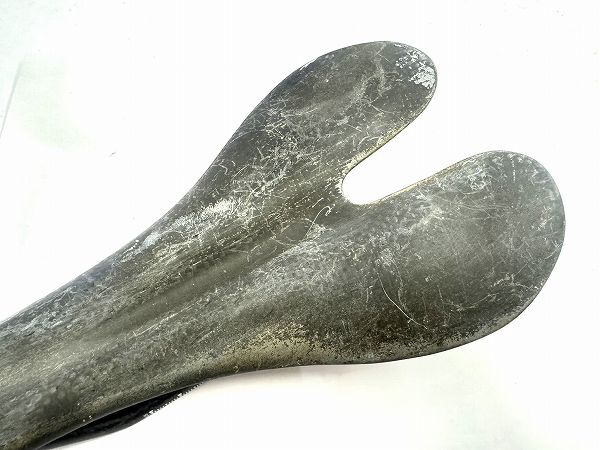 フルカーボンサドル