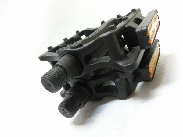 樹脂製フラットペダル