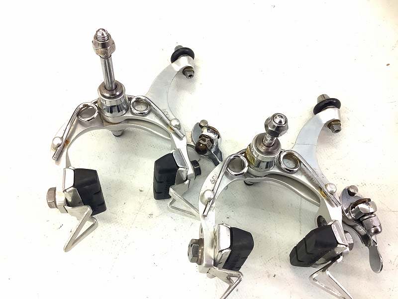 ブレーキキャリパー　400