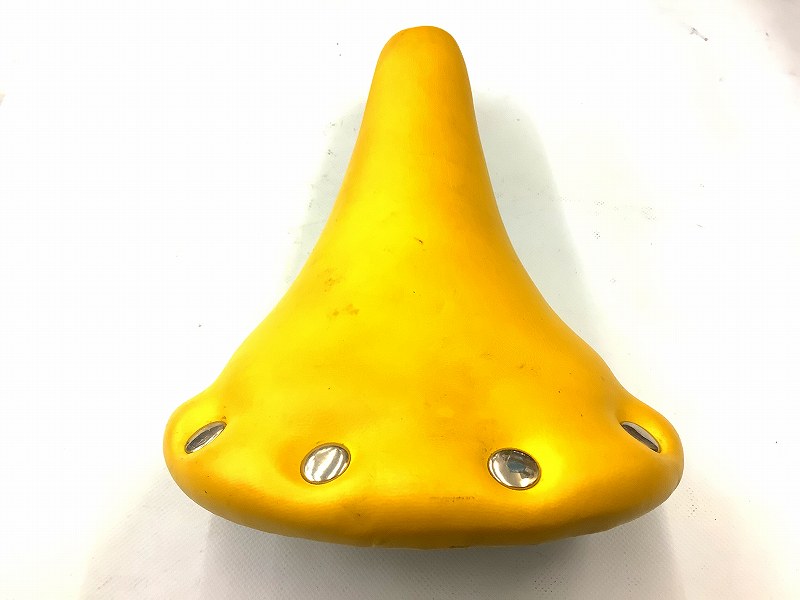 サドル　YELLOW リーガルタイプ