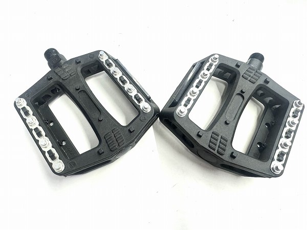 フラットペダル