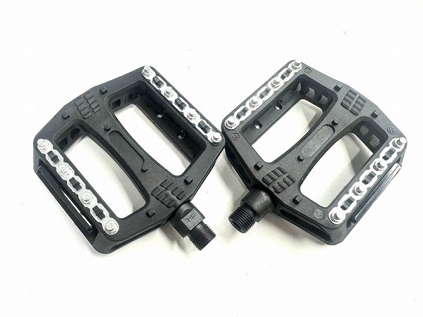 フラットペダル